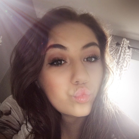 Meet your Posher, Loretta - Picture 3 of 3